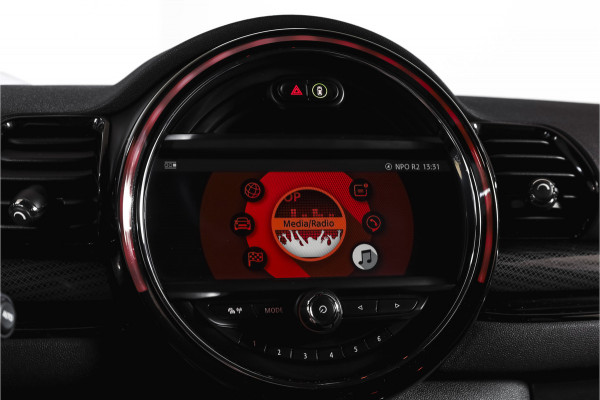 MINI Clubman 2.0 JCW ALL4 Chili | S/K-Panodak | Adapt. Cruise | Stoelverw. | PDC | Camera | NAV + App.Connect | ECC | Harman Kardon | LM 19" |