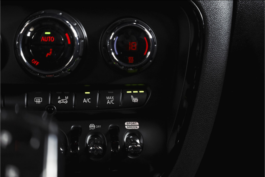 MINI Clubman 2.0 JCW ALL4 Chili | S/K-Panodak | Adapt. Cruise | Stoelverw. | PDC | Camera | NAV + App.Connect | ECC | Harman Kardon | LM 19" |