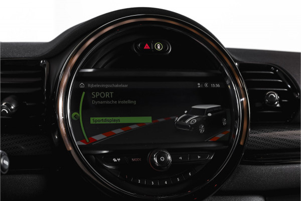 MINI Clubman 2.0 JCW ALL4 Chili | S/K-Panodak | Adapt. Cruise | Stoelverw. | PDC | Camera | NAV + App.Connect | ECC | Harman Kardon | LM 19" |