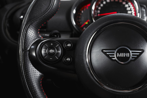 MINI Clubman 2.0 JCW ALL4 Chili | S/K-Panodak | Adapt. Cruise | Stoelverw. | PDC | Camera | NAV + App.Connect | ECC | Harman Kardon | LM 19" |