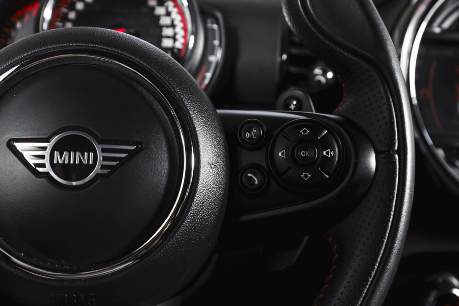 MINI Clubman 2.0 JCW ALL4 Chili | S/K-Panodak | Adapt. Cruise | Stoelverw. | PDC | Camera | NAV + App.Connect | ECC | Harman Kardon | LM 19" |