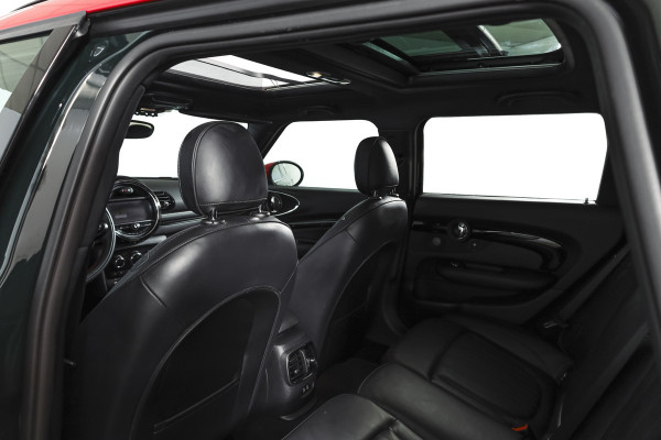 MINI Clubman 2.0 JCW ALL4 Chili | S/K-Panodak | Adapt. Cruise | Stoelverw. | PDC | Camera | NAV + App.Connect | ECC | Harman Kardon | LM 19" |