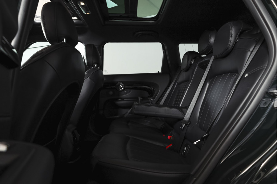 MINI Clubman 2.0 JCW ALL4 Chili | S/K-Panodak | Adapt. Cruise | Stoelverw. | PDC | Camera | NAV + App.Connect | ECC | Harman Kardon | LM 19" |