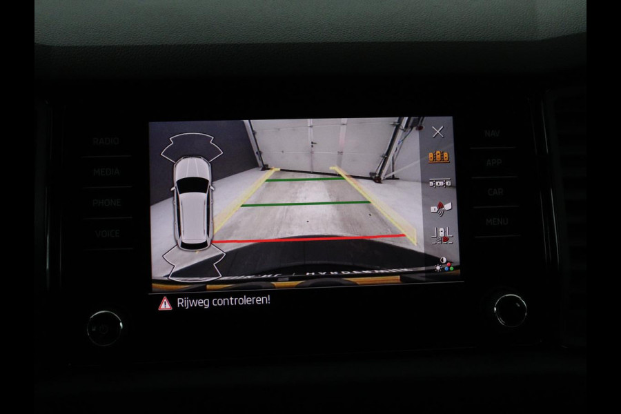 Škoda Kodiaq 1.5 TSI Sportline Business | Keyless | Adaptive cr | Keyless | Adaptive cruise control | Carplay | Climate control | Stoel & Stuurverwarming | Camera | Navigatie | Bluetooth | DAB+ | Sfeerverlichting | Canton audio