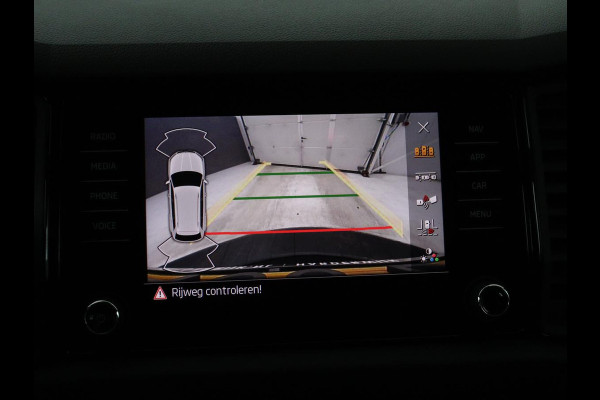 Škoda Kodiaq 1.5 TSI Sportline Business | Keyless | Adaptive cr | Keyless | Adaptive cruise control | Carplay | Climate control | Stoel & Stuurverwarming | Camera | Navigatie | Bluetooth | DAB+ | Sfeerverlichting | Canton audio