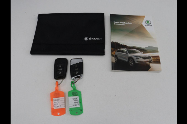 Škoda Kodiaq 1.5 TSI Sportline Business | Keyless | Adaptive cr | Keyless | Adaptive cruise control | Carplay | Climate control | Stoel & Stuurverwarming | Camera | Navigatie | Bluetooth | DAB+ | Sfeerverlichting | Canton audio