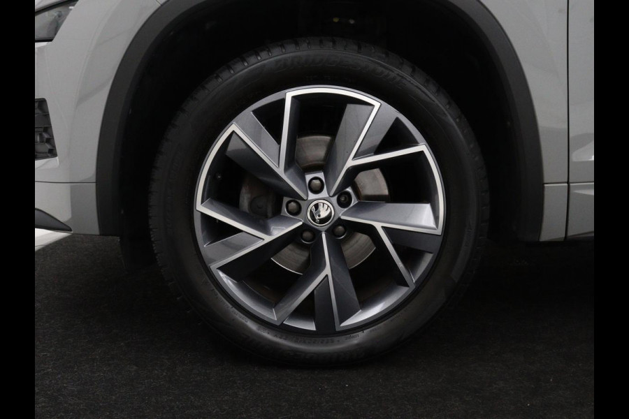 Škoda Kodiaq 1.5 TSI Sportline Business | Keyless | Adaptive cr | Keyless | Adaptive cruise control | Carplay | Climate control | Stoel & Stuurverwarming | Camera | Navigatie | Bluetooth | DAB+ | Sfeerverlichting | Canton audio
