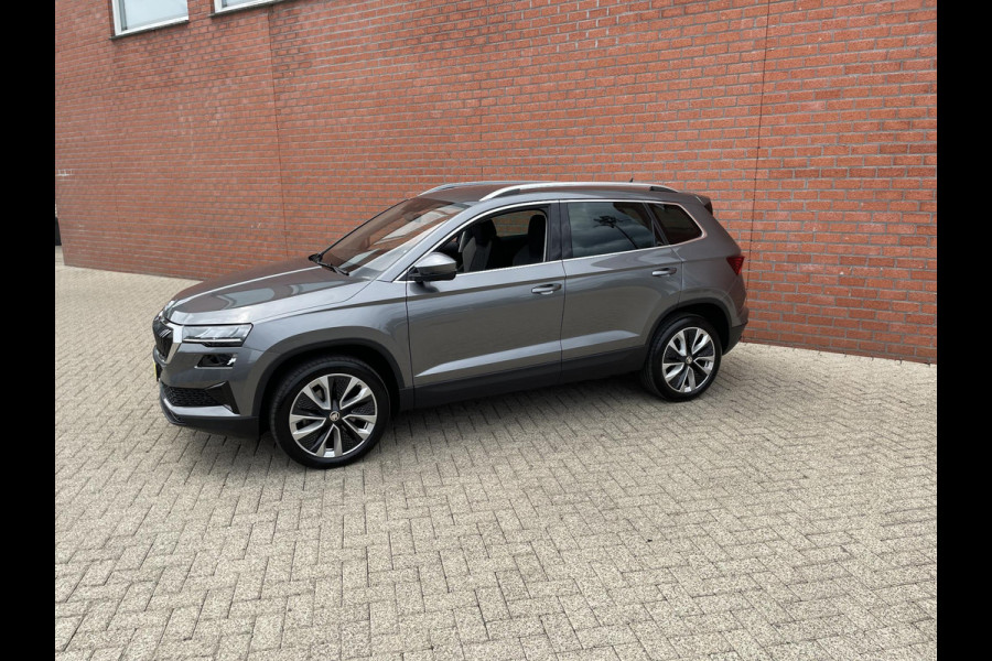 Škoda Karoq 1.5 TSI 150pk DSG Style Navigatie Apple Carplay/Android Auto Parkeersensoren Camera Adaptive Cruise Control Elektrische achterklep Wegklapbare trekhaak Stoel- en stuurverwarming Ledverlichting Virtual Cockpit Climate Control