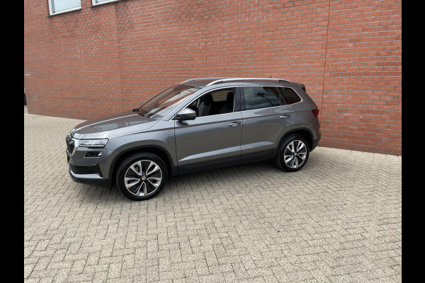Škoda Karoq 1.5 TSI 150pk DSG Style Navigatie Apple Carplay/Android Auto Parkeersensoren Camera Adaptive Cruise Control Elektrische achterklep Wegklapbare trekhaak Stoel- en stuurverwarming Ledverlichting Virtual Cockpit Climate Control