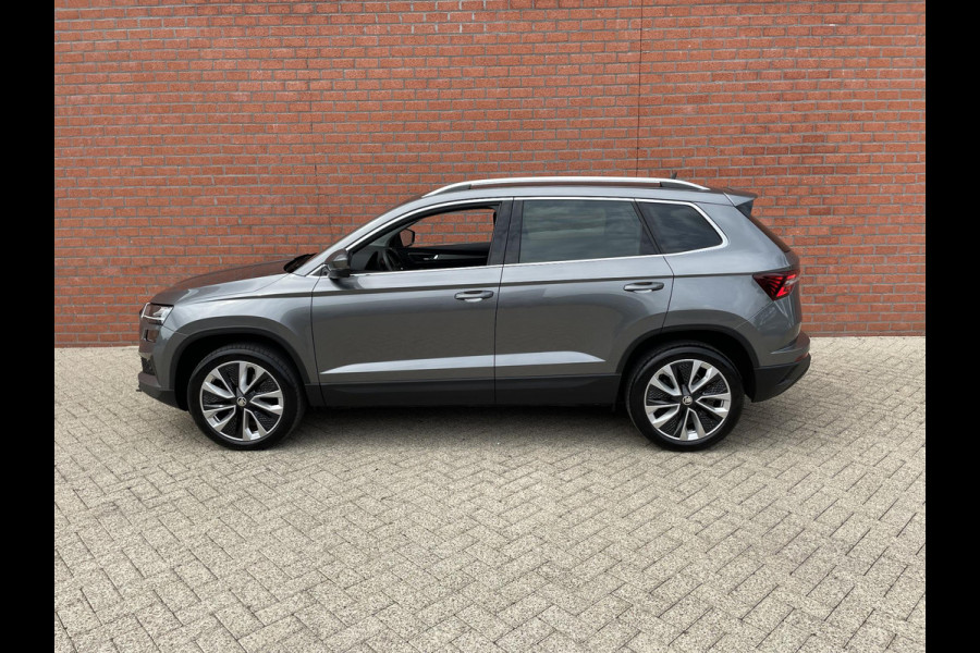 Škoda Karoq 1.5 TSI 150pk DSG Style Navigatie Apple Carplay/Android Auto Parkeersensoren Camera Adaptive Cruise Control Elektrische achterklep Wegklapbare trekhaak Stoel- en stuurverwarming Ledverlichting Virtual Cockpit Climate Control