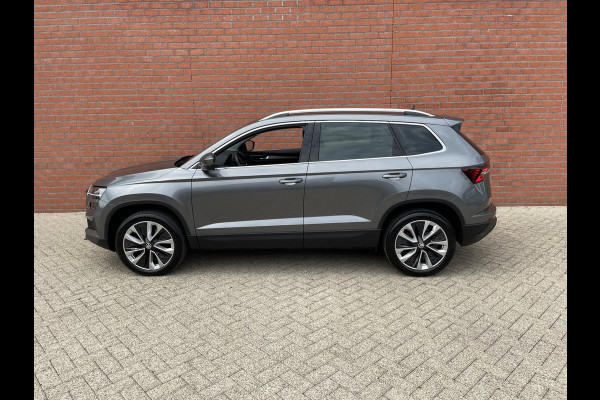 Škoda Karoq 1.5 TSI 150pk DSG Style Navigatie Apple Carplay/Android Auto Parkeersensoren Camera Adaptive Cruise Control Elektrische achterklep Wegklapbare trekhaak Stoel- en stuurverwarming Ledverlichting Virtual Cockpit Climate Control