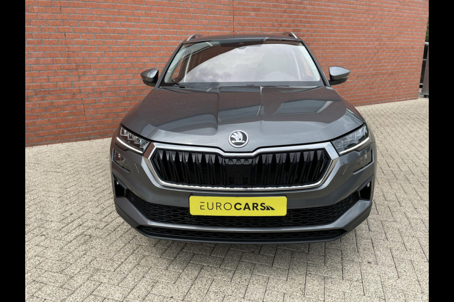 Škoda Karoq 1.5 TSI 150pk DSG Style Navigatie Apple Carplay/Android Auto Parkeersensoren Camera Adaptive Cruise Control Elektrische achterklep Wegklapbare trekhaak Stoel- en stuurverwarming Ledverlichting Virtual Cockpit Climate Control