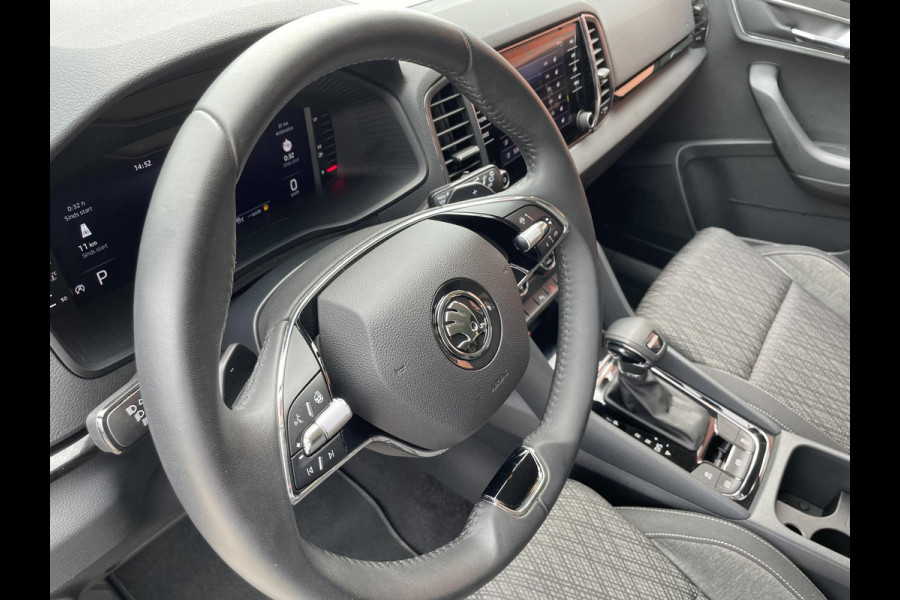 Škoda Karoq 1.5 TSI 150pk DSG Style Navigatie Apple Carplay/Android Auto Parkeersensoren Camera Adaptive Cruise Control Elektrische achterklep Wegklapbare trekhaak Stoel- en stuurverwarming Ledverlichting Virtual Cockpit Climate Control