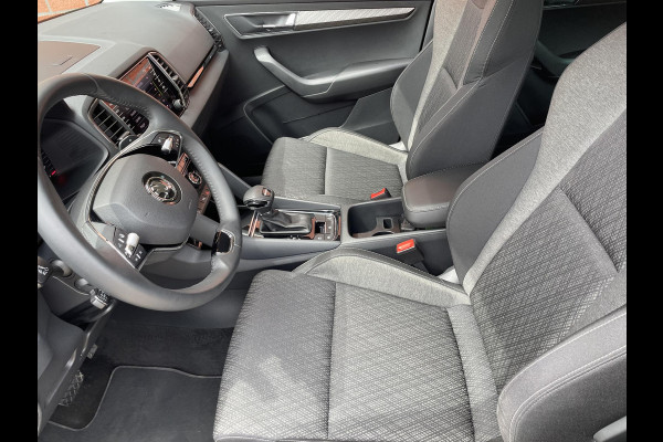 Škoda Karoq 1.5 TSI 150pk DSG Style Navigatie Apple Carplay/Android Auto Parkeersensoren Camera Adaptive Cruise Control Elektrische achterklep Wegklapbare trekhaak Stoel- en stuurverwarming Ledverlichting Virtual Cockpit Climate Control
