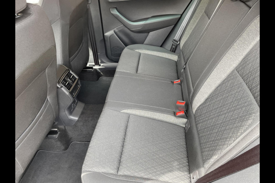 Škoda Karoq 1.5 TSI 150pk DSG Style Navigatie Apple Carplay/Android Auto Parkeersensoren Camera Adaptive Cruise Control Elektrische achterklep Wegklapbare trekhaak Stoel- en stuurverwarming Ledverlichting Virtual Cockpit Climate Control