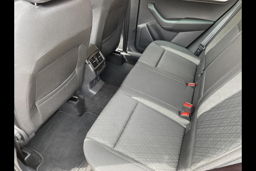 Škoda Karoq 1.5 TSI 150pk DSG Style Navigatie Apple Carplay/Android Auto Parkeersensoren Camera Adaptive Cruise Control Elektrische achterklep Wegklapbare trekhaak Stoel- en stuurverwarming Ledverlichting Virtual Cockpit Climate Control