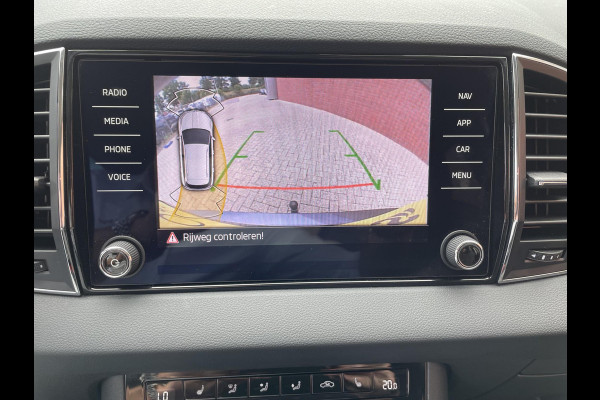 Škoda Karoq 1.5 TSI 150pk DSG Style Navigatie Apple Carplay/Android Auto Parkeersensoren Camera Adaptive Cruise Control Elektrische achterklep Wegklapbare trekhaak Stoel- en stuurverwarming Ledverlichting Virtual Cockpit Climate Control