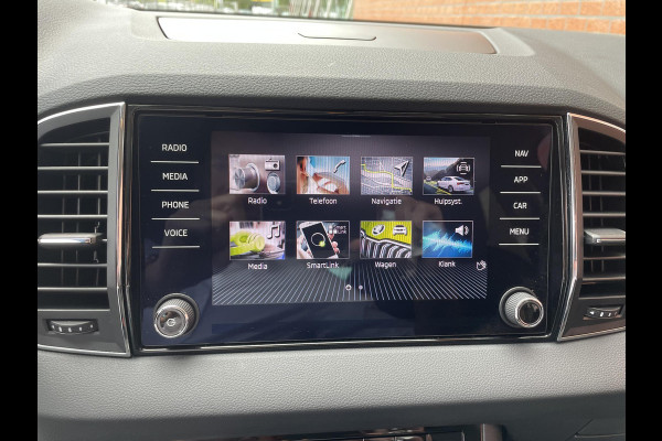 Škoda Karoq 1.5 TSI 150pk DSG Style Navigatie Apple Carplay/Android Auto Parkeersensoren Camera Adaptive Cruise Control Elektrische achterklep Wegklapbare trekhaak Stoel- en stuurverwarming Ledverlichting Virtual Cockpit Climate Control