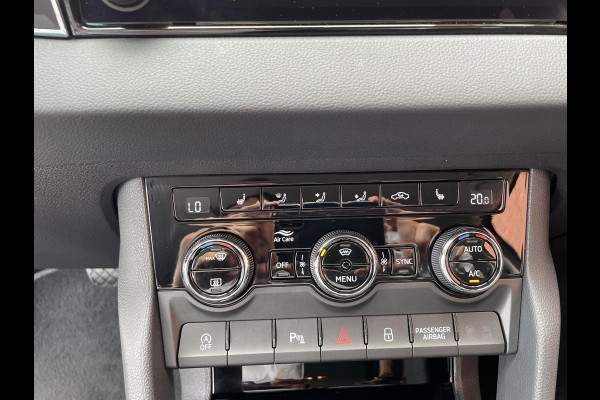Škoda Karoq 1.5 TSI 150pk DSG Style Navigatie Apple Carplay/Android Auto Parkeersensoren Camera Adaptive Cruise Control Elektrische achterklep Wegklapbare trekhaak Stoel- en stuurverwarming Ledverlichting Virtual Cockpit Climate Control