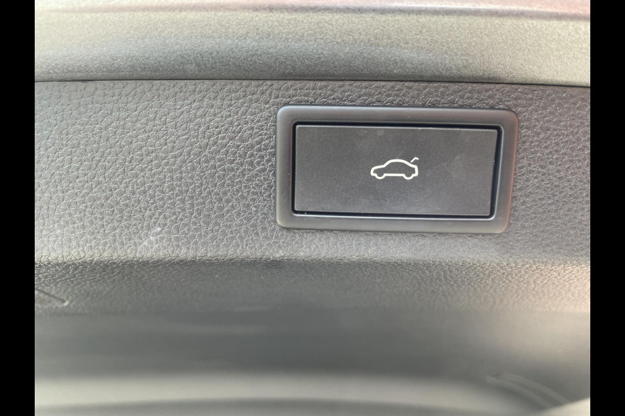 Škoda Karoq 1.5 TSI 150pk DSG Style Navigatie Apple Carplay/Android Auto Parkeersensoren Camera Adaptive Cruise Control Elektrische achterklep Wegklapbare trekhaak Stoel- en stuurverwarming Ledverlichting Virtual Cockpit Climate Control