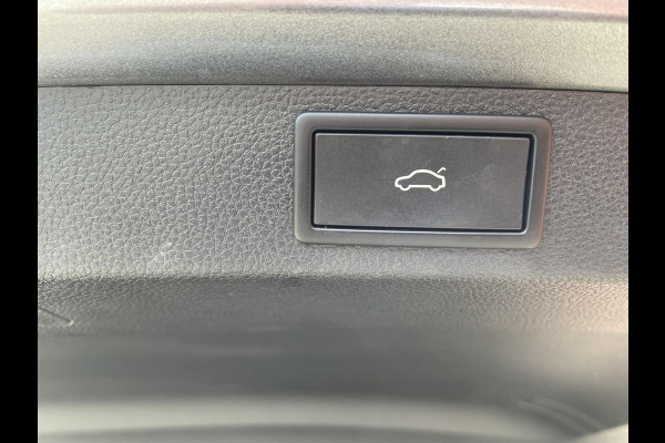 Škoda Karoq 1.5 TSI 150pk DSG Style Navigatie Apple Carplay/Android Auto Parkeersensoren Camera Adaptive Cruise Control Elektrische achterklep Wegklapbare trekhaak Stoel- en stuurverwarming Ledverlichting Virtual Cockpit Climate Control