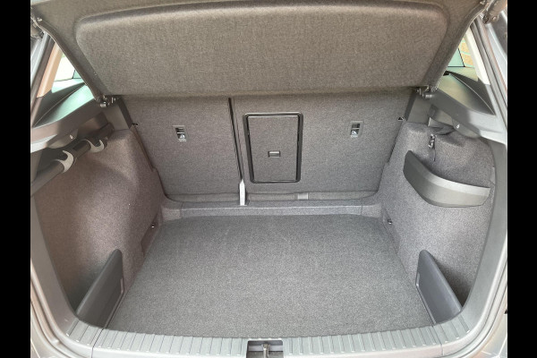Škoda Karoq 1.5 TSI 150pk DSG Style Navigatie Apple Carplay/Android Auto Parkeersensoren Camera Adaptive Cruise Control Elektrische achterklep Wegklapbare trekhaak Stoel- en stuurverwarming Ledverlichting Virtual Cockpit Climate Control