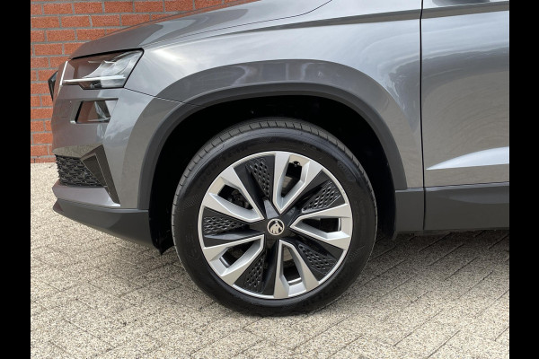 Škoda Karoq 1.5 TSI 150pk DSG Style Navigatie Apple Carplay/Android Auto Parkeersensoren Camera Adaptive Cruise Control Elektrische achterklep Wegklapbare trekhaak Stoel- en stuurverwarming Ledverlichting Virtual Cockpit Climate Control