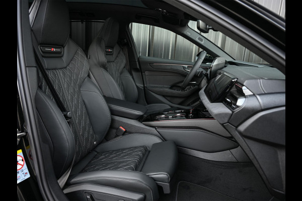 Audi A6 Avant 2.0 e-hybrid quattro S edition Competition | Panoramadak | B&O | Stoelventilatie en Massage | 360 Camera | Luchtvering | Ambiance Interieur | Achterasbesturing | Carbon Inleg | Head-Up | S-Seats | Passagiers Display |