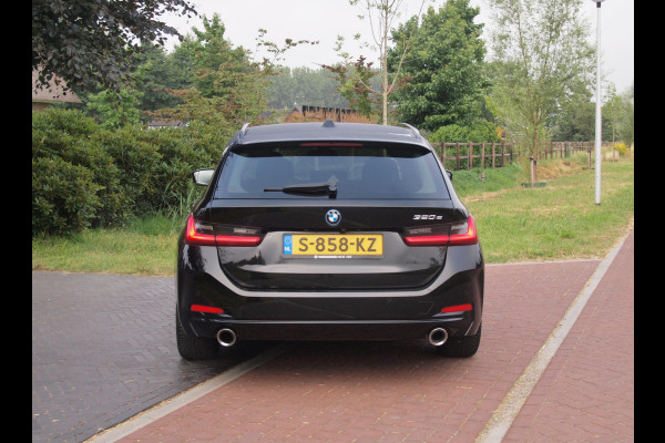 BMW 3 Serie Touring 320e | Facelift | 19 Inch | Camera | Sfeerverlichting | Cruise Control | Leer | NL-Auto |