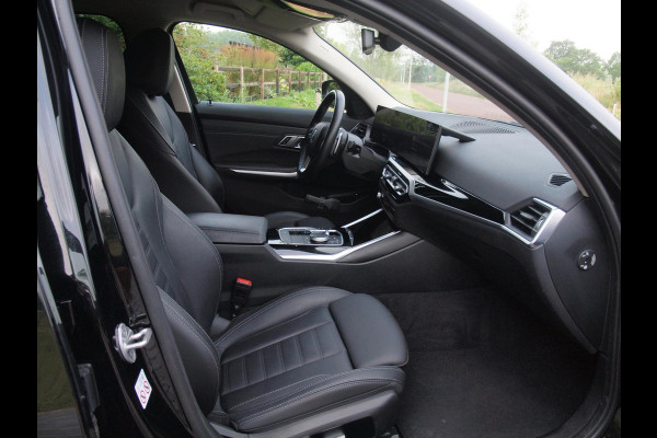 BMW 3 Serie Touring 320e | Facelift | 19 Inch | Camera | Sfeerverlichting | Cruise Control | Leer | NL-Auto |