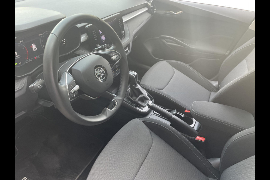 Škoda Fabia 1.0 TSI Automaat Ambition Skoda Fabia 1.0 TSI Ambition Panoramadak Navigatie Carplay PDC Camera Adaptive Cruise Control Stoelverwarming Full LED Climatronic