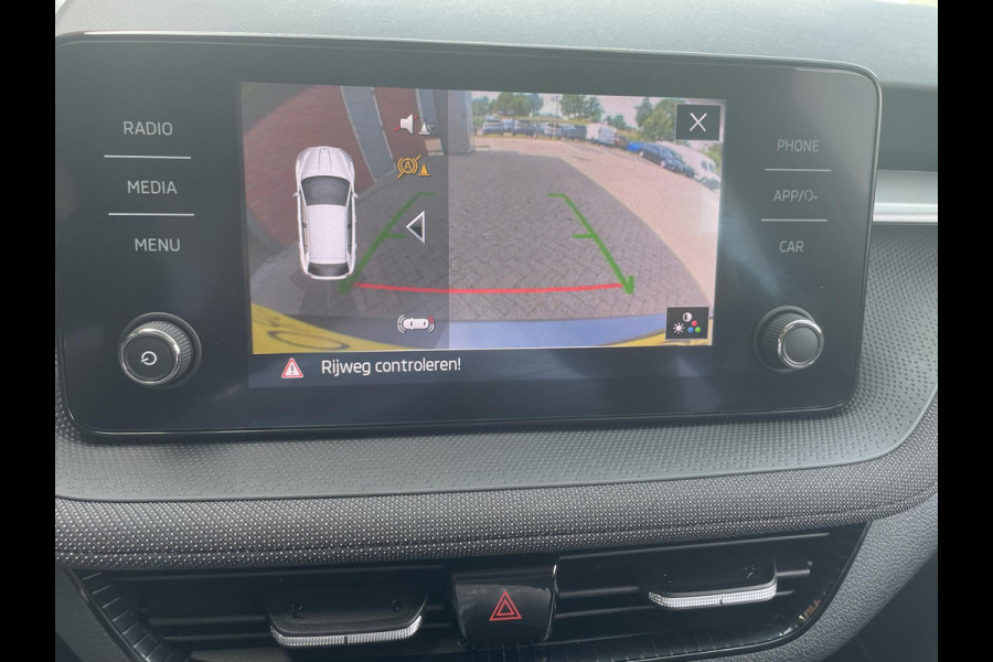 Škoda Fabia 1.0 TSI Automaat Ambition Skoda Fabia 1.0 TSI Ambition Panoramadak Navigatie Carplay PDC Camera Adaptive Cruise Control Stoelverwarming Full LED Climatronic