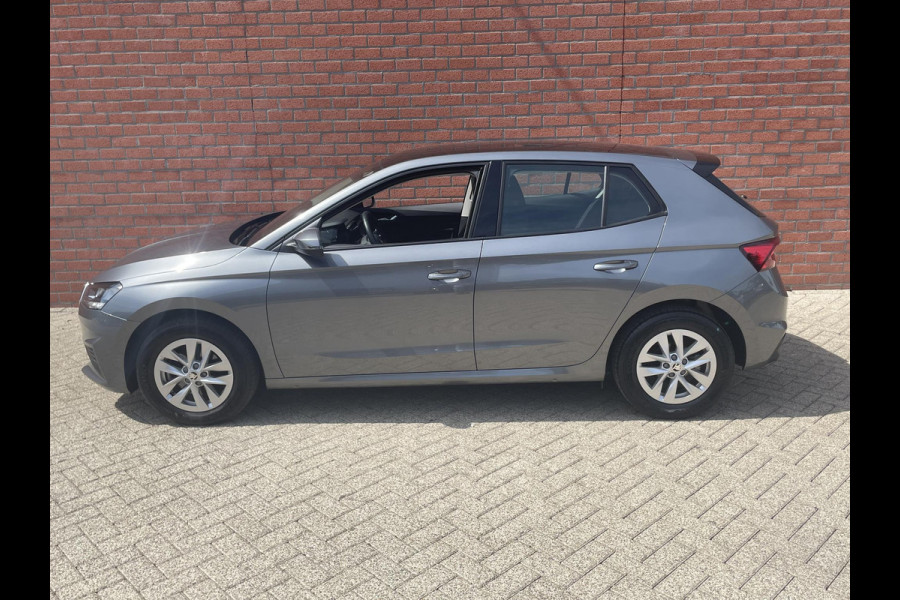 Škoda Fabia 1.0 TSI Automaat Ambition Skoda Fabia 1.0 TSI Ambition Panoramadak Navigatie Carplay PDC Camera Adaptive Cruise Control Stoelverwarming Full LED Climatronic