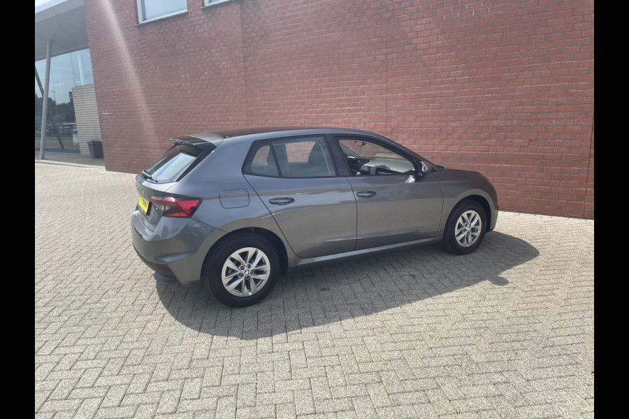 Škoda Fabia 1.0 TSI Automaat Ambition Skoda Fabia 1.0 TSI Ambition Panoramadak Navigatie Carplay PDC Camera Adaptive Cruise Control Stoelverwarming Full LED Climatronic