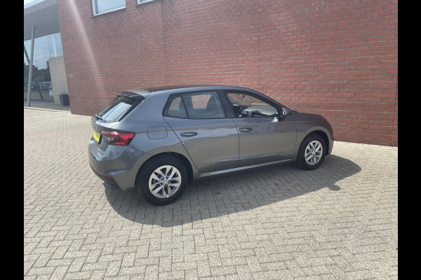 Škoda Fabia 1.0 TSI Automaat Ambition Skoda Fabia 1.0 TSI Ambition Panoramadak Navigatie Carplay PDC Camera Adaptive Cruise Control Stoelverwarming Full LED Climatronic