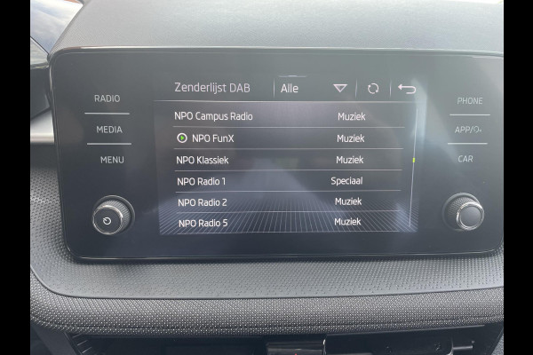 Škoda Fabia 1.0 TSI Automaat Ambition Skoda Fabia 1.0 TSI Ambition Panoramadak Navigatie Carplay PDC Camera Adaptive Cruise Control Stoelverwarming Full LED Climatronic