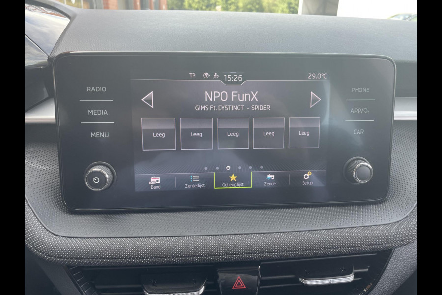 Škoda Fabia 1.0 TSI Automaat Ambition Skoda Fabia 1.0 TSI Ambition Panoramadak Navigatie Carplay PDC Camera Adaptive Cruise Control Stoelverwarming Full LED Climatronic