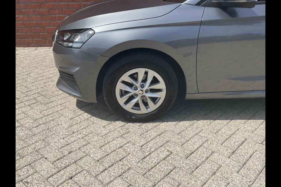 Škoda Fabia 1.0 TSI Automaat Ambition Skoda Fabia 1.0 TSI Ambition Panoramadak Navigatie Carplay PDC Camera Adaptive Cruise Control Stoelverwarming Full LED Climatronic