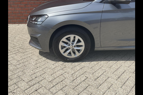 Škoda Fabia 1.0 TSI Automaat Ambition Skoda Fabia 1.0 TSI Ambition Panoramadak Navigatie Carplay PDC Camera Adaptive Cruise Control Stoelverwarming Full LED Climatronic