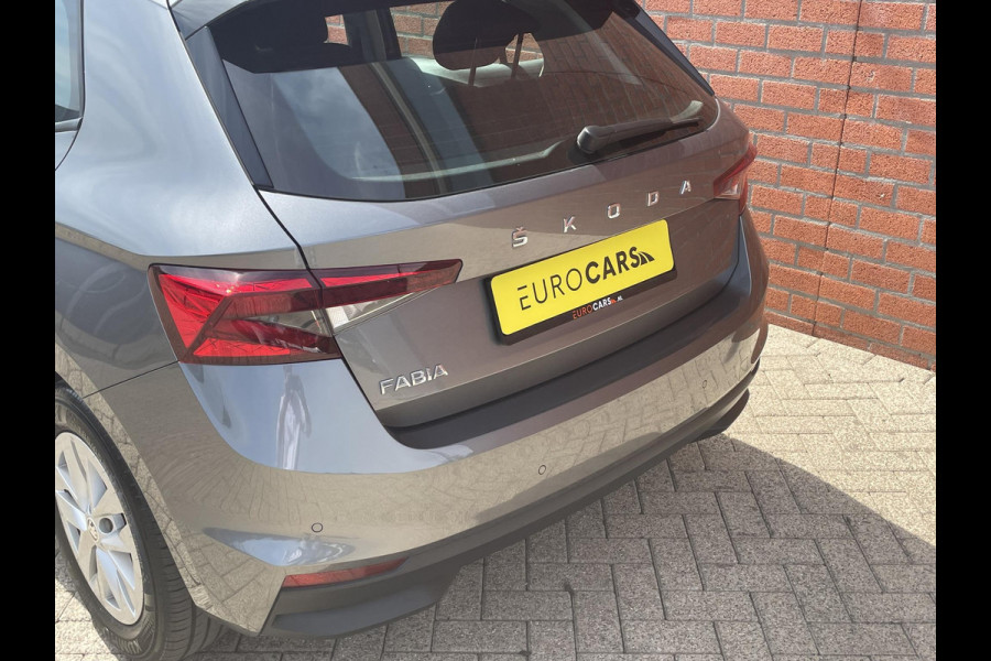 Škoda Fabia 1.0 TSI Automaat Ambition Skoda Fabia 1.0 TSI Ambition Panoramadak Navigatie Carplay PDC Camera Adaptive Cruise Control Stoelverwarming Full LED Climatronic
