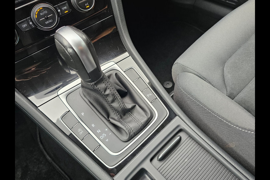 Volkswagen Golf 1.5 TSI Highline Business R | Automaat | LED | Trekhaak | Navi | Stoelverwarming | All-seasons | PDC |