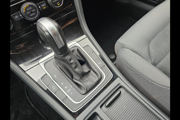 Volkswagen Golf 1.5 TSI Highline Business R | Automaat | LED | Trekhaak | Navi | Stoelverwarming | All-seasons | PDC |