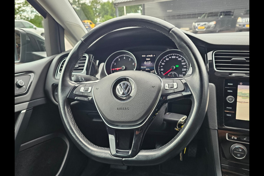 Volkswagen Golf 1.5 TSI Highline Business R | Automaat | LED | Trekhaak | Navi | Stoelverwarming | All-seasons | PDC |