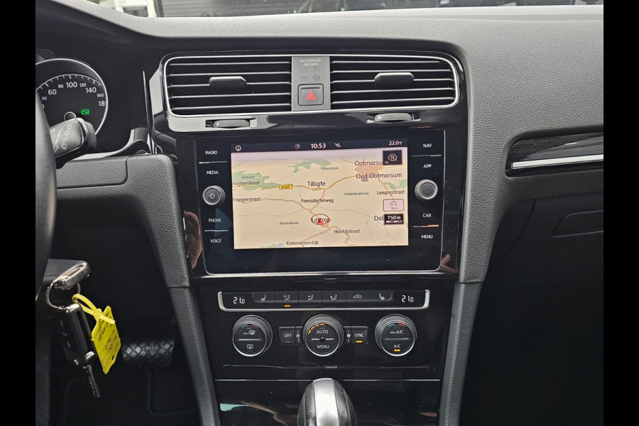 Volkswagen Golf 1.5 TSI Highline Business R | Automaat | LED | Trekhaak | Navi | Stoelverwarming | All-seasons | PDC |