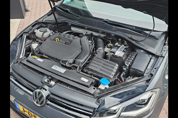 Volkswagen Golf 1.5 TSI Highline Business R | Automaat | LED | Trekhaak | Navi | Stoelverwarming | All-seasons | PDC |