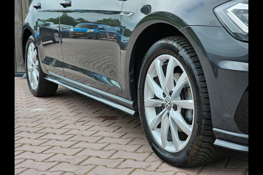 Volkswagen Golf 1.5 TSI Highline Business R | Automaat | LED | Trekhaak | Navi | Stoelverwarming | All-seasons | PDC |