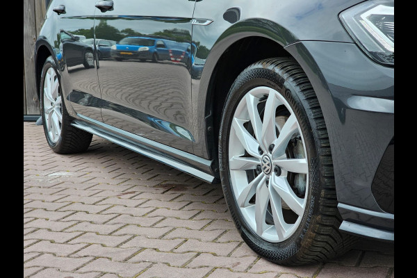 Volkswagen Golf 1.5 TSI Highline Business R | Automaat | LED | Trekhaak | Navi | Stoelverwarming | All-seasons | PDC |