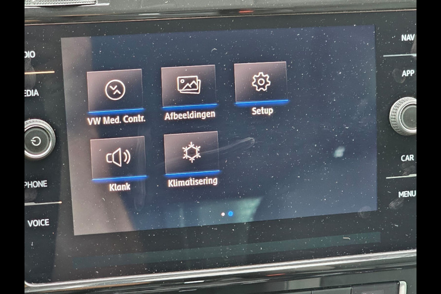 Volkswagen Golf 1.5 TSI Highline Business R | Automaat | LED | Trekhaak | Navi | Stoelverwarming | All-seasons | PDC |