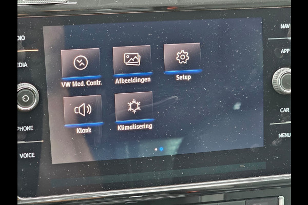 Volkswagen Golf 1.5 TSI Highline Business R | Automaat | LED | Trekhaak | Navi | Stoelverwarming | All-seasons | PDC |