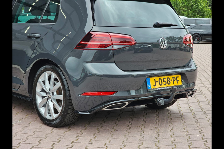 Volkswagen Golf 1.5 TSI Highline Business R | Automaat | LED | Trekhaak | Navi | Stoelverwarming | All-seasons | PDC |